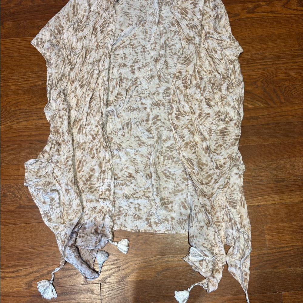 Nordstrom Beige and White Patterned Kimono with Tassels